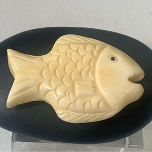 Vintage Natural Bone Carved Fish Fetish Bead Drilled Swimming Tropical Fish 1.5"